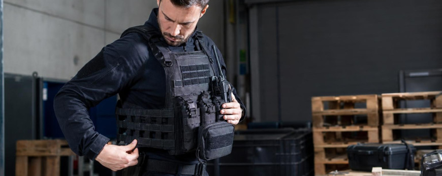 Choisir son gilet tactique police : le guide complet
