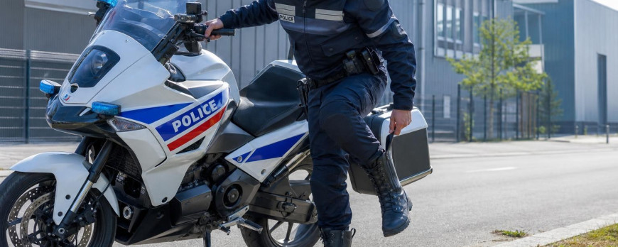 Botte de police : à quoi sert-elle et quand la porter ?