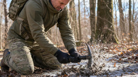 Pelle pioche pliante : la fonction pioche expliqu&eacute;e
