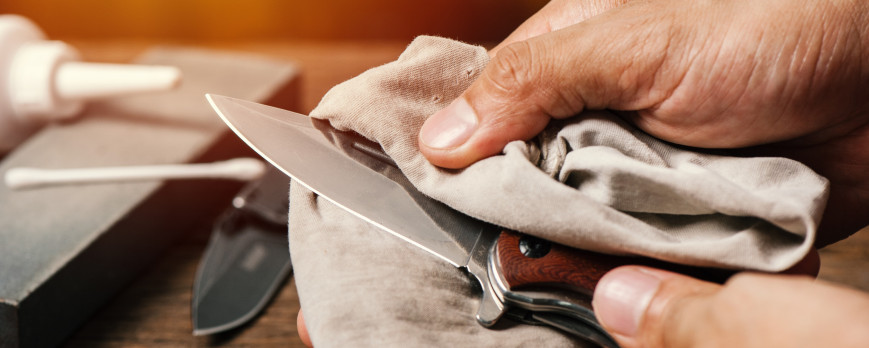 Comment entretenir, aiguiser et affûter son couteau militaire ?