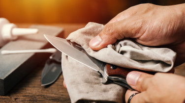 Comment entretenir, aiguiser et aff&ucirc;ter son couteau militaire ?