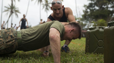 Pourquoi le service militaire a‑t‑il été supprimé en France ?