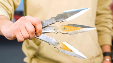 Qu'est-ce qu'un Couteau de Lancer Militaire et Comment l'Utiliser ?