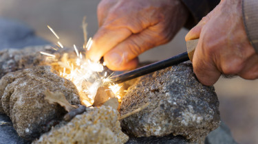 Comment faire du feu sans briquet en pleine nature : 5 techniques
