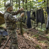 Fixer un tendeur &agrave; linge en bivouac militaire